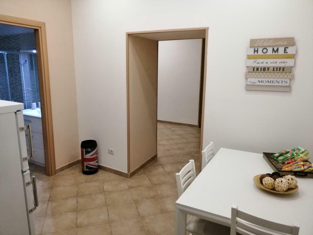 Ad Un Passo Dal Duomo "2" Apartment Naples Exterior photo